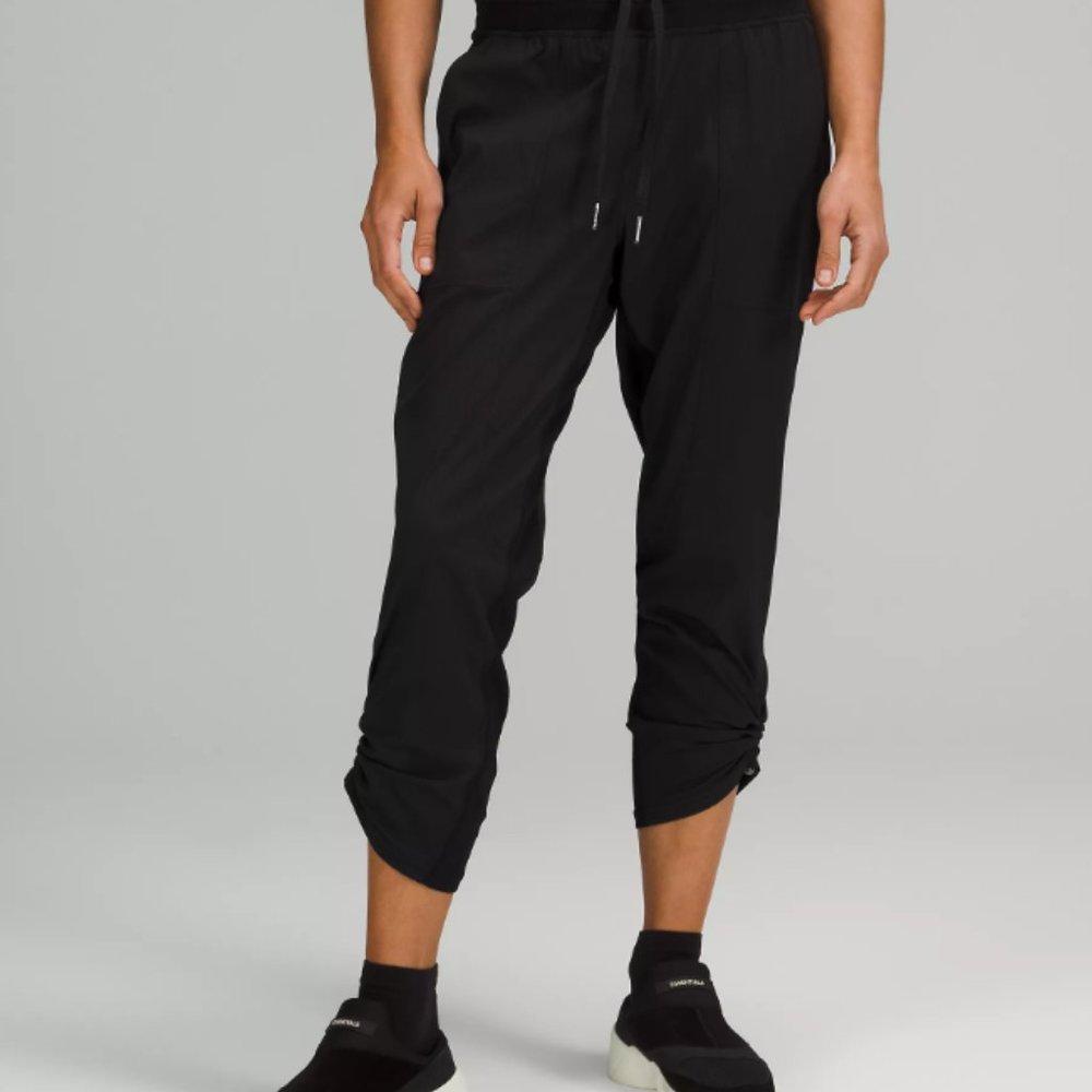 Lululemon Dance Studio Mid-Rise Cropped Pant - Black - Size 6